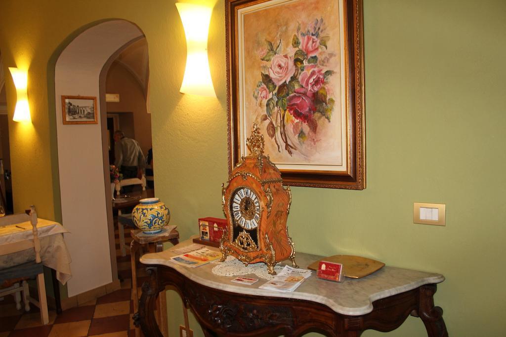 Hotel Porta Santa Maria Busca 외부 사진